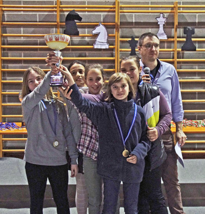 Le bambine della suola Anna Frank di Altavilla Vicentina che hanno vinto il torneo femminile delle primarie
